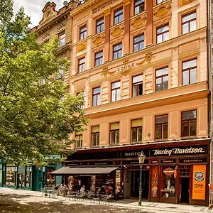 rezervați aici